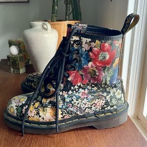 VINTAGE & RARE made in England doc martens